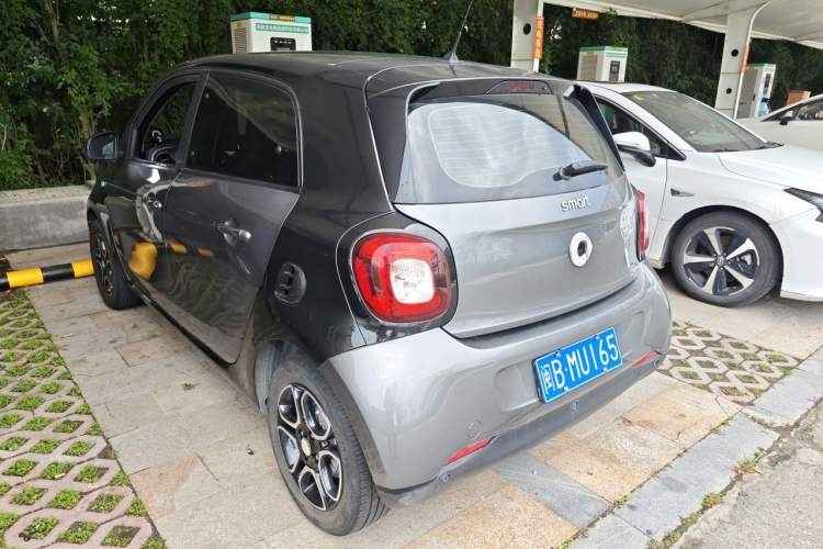 Used smart forfour 2017 0.9T 66kW Beloved Special Edition Rear Left 45 Deg