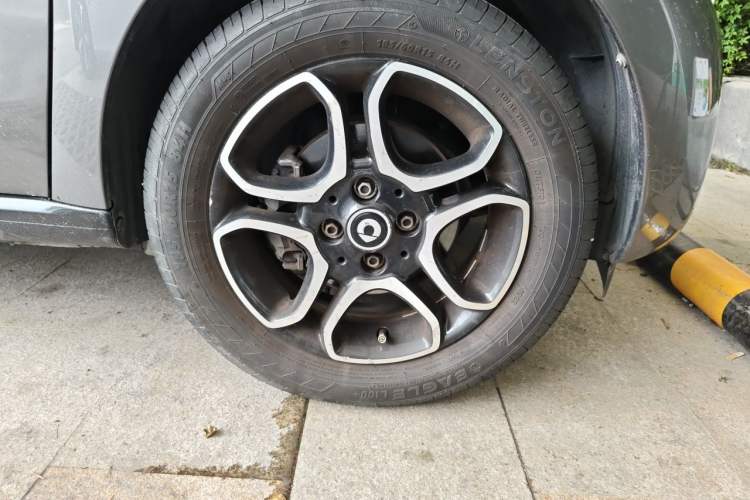 Used smart forfour 2017 0.9T 66kW Beloved Special Edition Right Front Wheel Hub