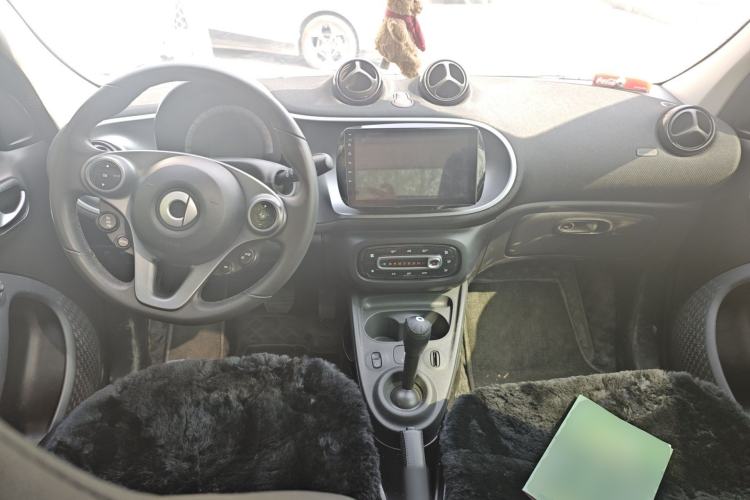 Used smart forfour 2018 1.0L 52kW Passion Edition Center Console