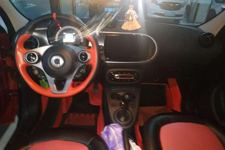 Used smart forfour 2018 1.0L 52kW Passion Edition Center Console