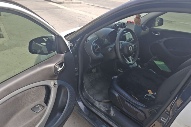 Used smart forfour 2018 1.0L 52kW Passion Edition Driver Seat