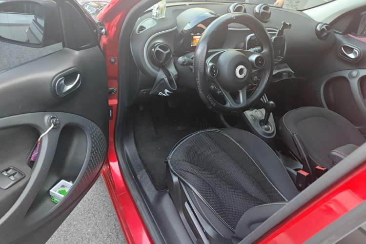 Used smart forfour 2018 1.0L 52kW Passion Edition Interior 3