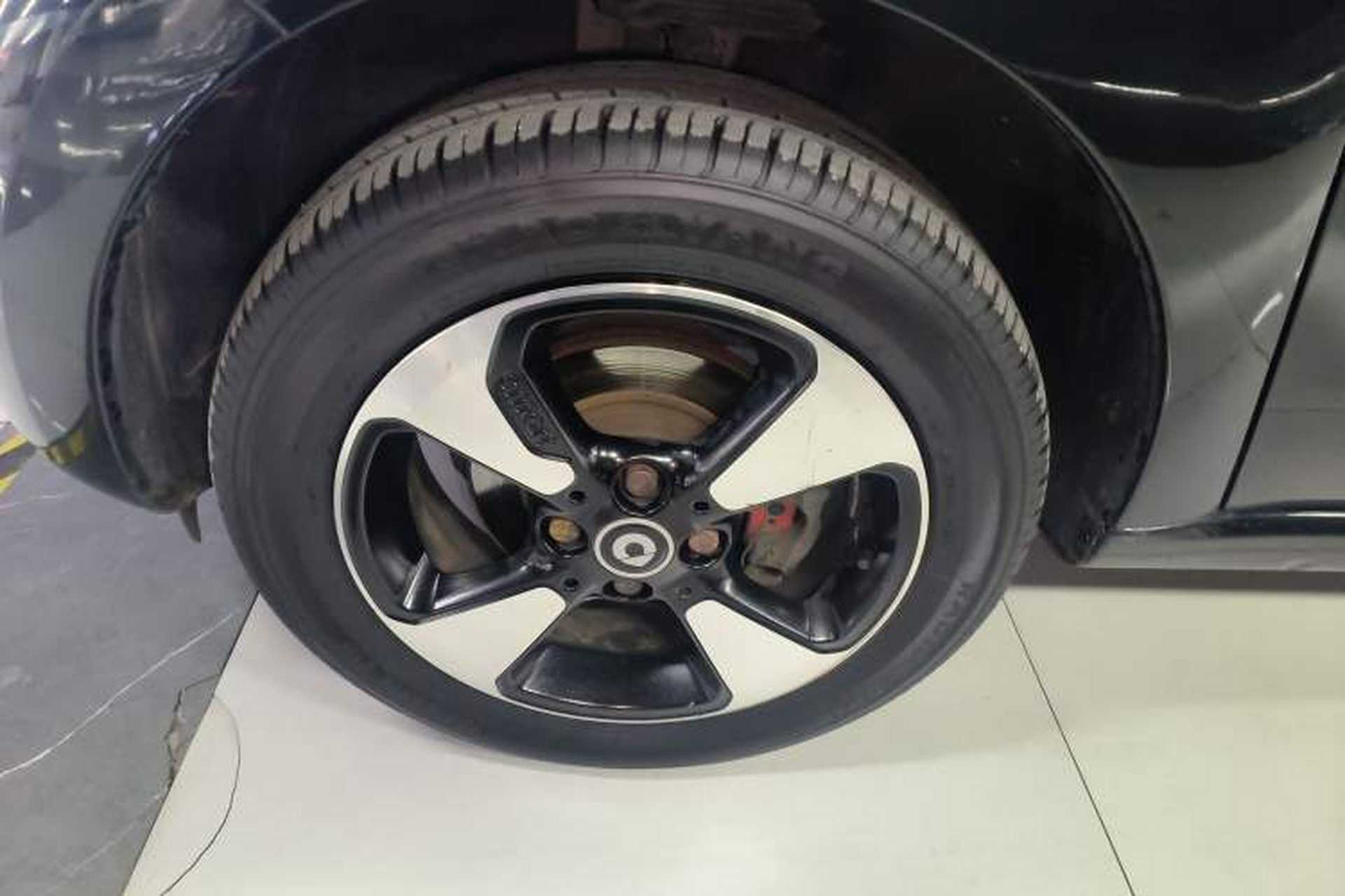 Used smart forfour 2018 1.0L 52kW Passion Edition Left Front Wheel Hub