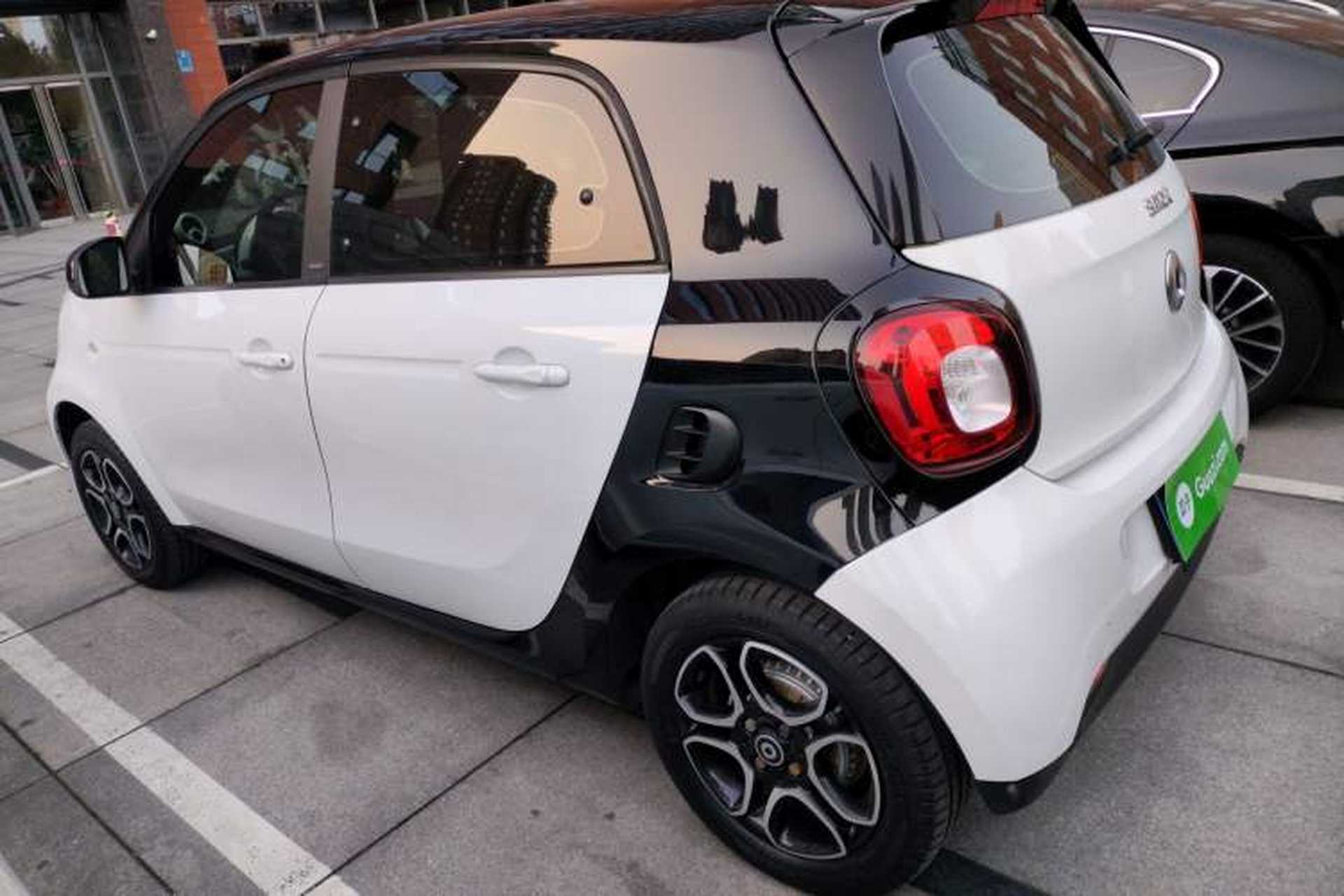 Used smart forfour 2018 0.9T 66 kW Pioneer Edition Left Side