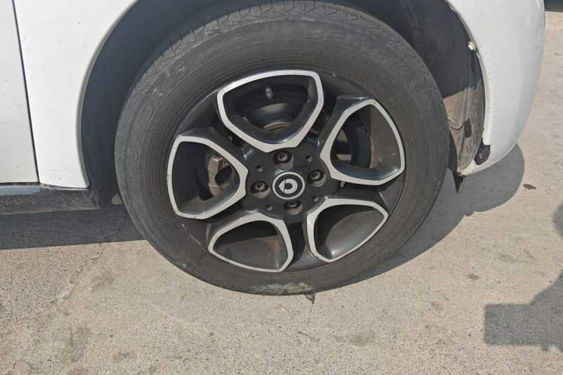 Used smart forfour 2018 1.0L 52kW Passion Edition Right Front Wheel Hub