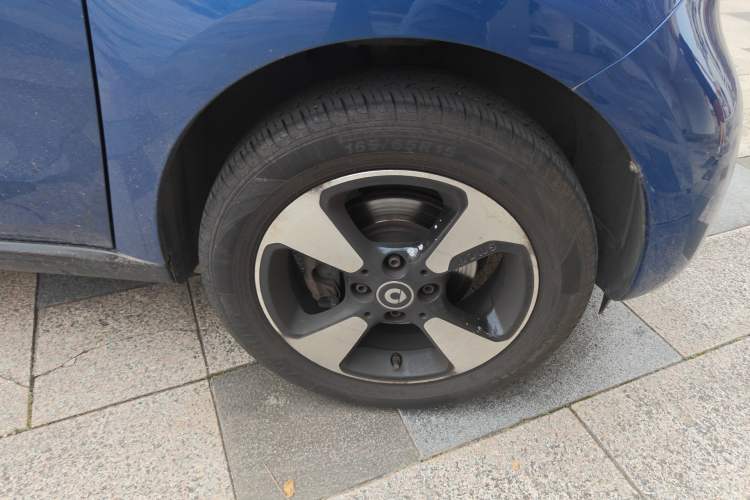 Used smart forfour 2018 1.0L 52kW Passion Edition Right Front Wheel Hub