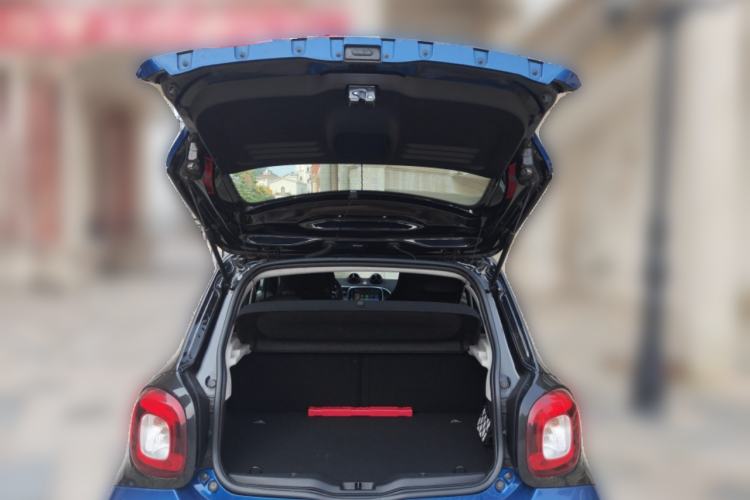 Used smart forfour 2018 1.0L 52kW Passion Edition Trunk