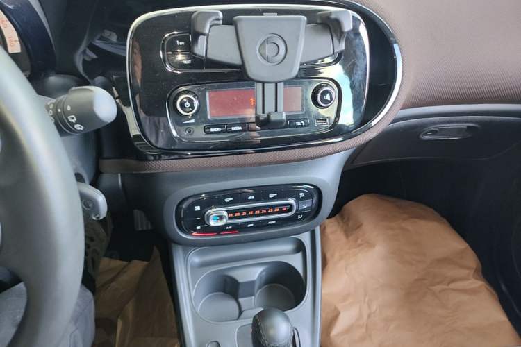 Used smart forfour 2018 0.9T 66 kW Fashion Edition Audio And AC Panel