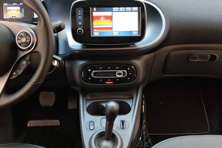 Used smart forfour 2018 0.9T 66 kW Pioneer Edition Audio And AC Panel
