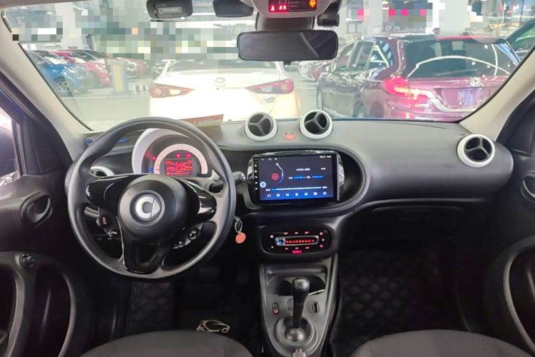Used smart forfour 2018 1.0L 52 kW Dynamic Edition Center Console