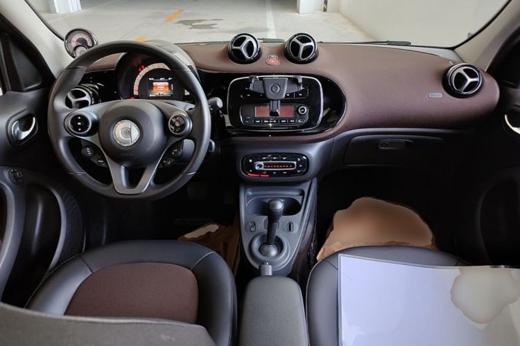 Used smart forfour 2018 0.9T 66 kW Fashion Edition Center Console