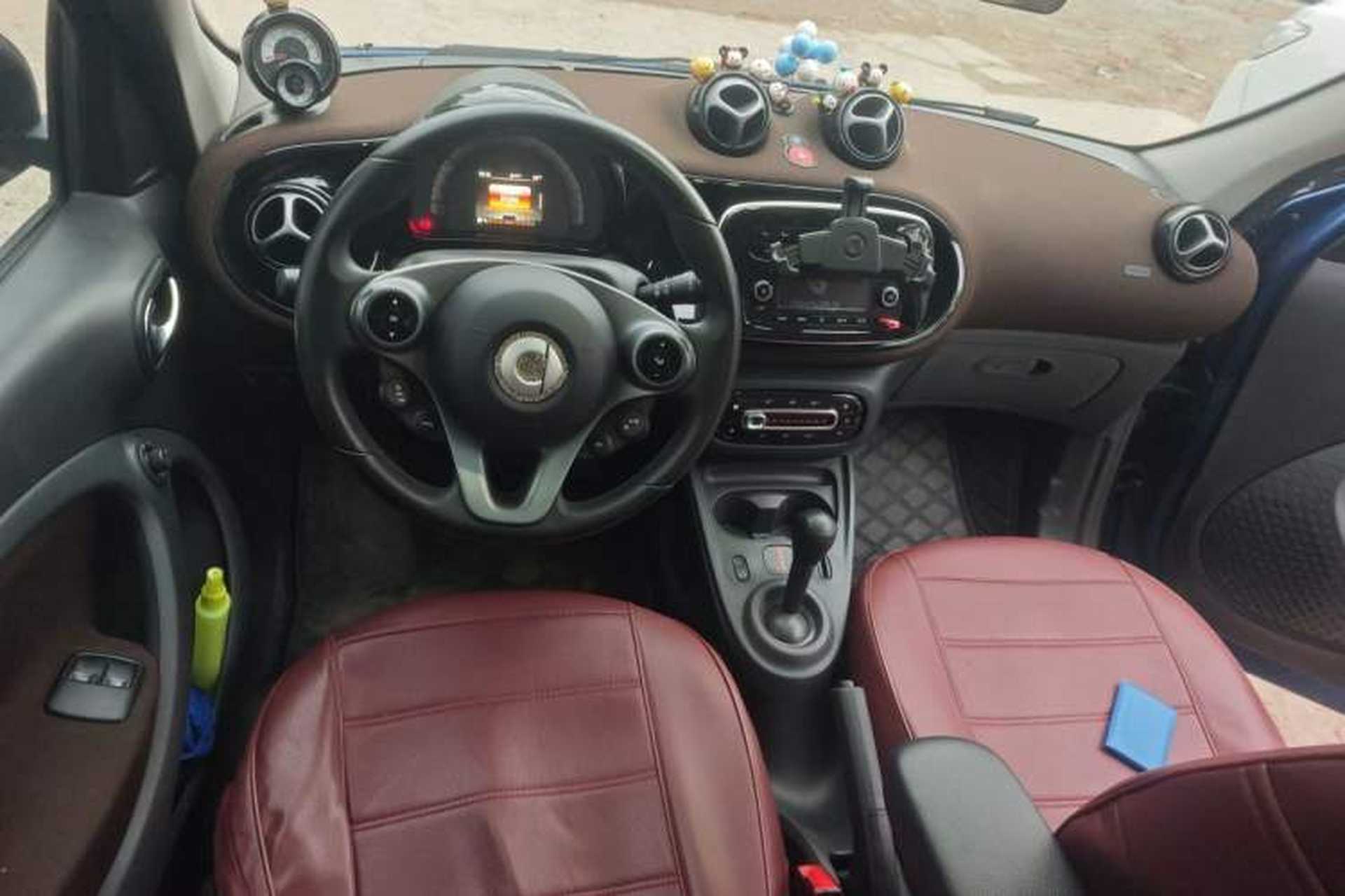 Used smart forfour 2018 0.9T 66 kW Fashion Edition Center Console