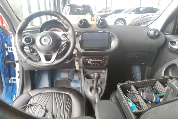 Used smart forfour 2018 1.0L 52kW Passion Edition Center Console