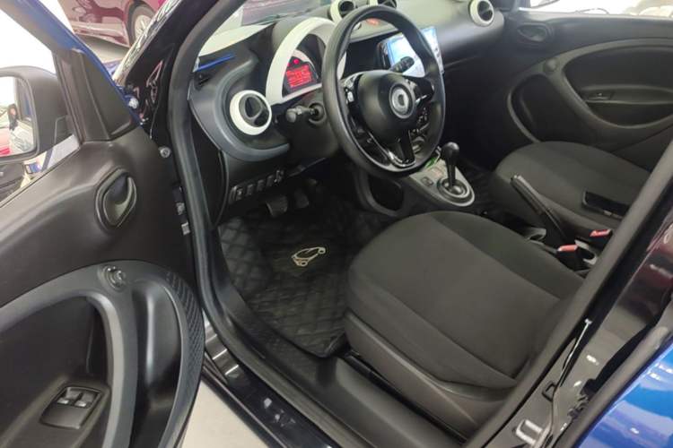 Used smart forfour 2018 1.0L 52 kW Dynamic Edition Driver Seat