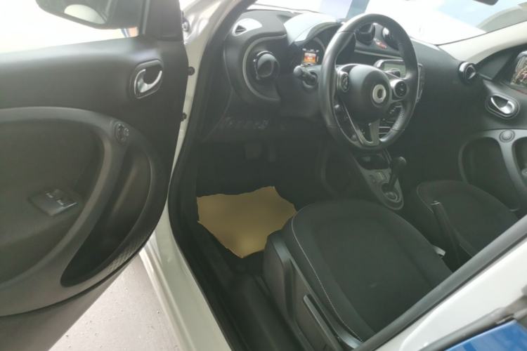 Used smart forfour 2018 1.0L 52kW Passion Edition Driver Seat