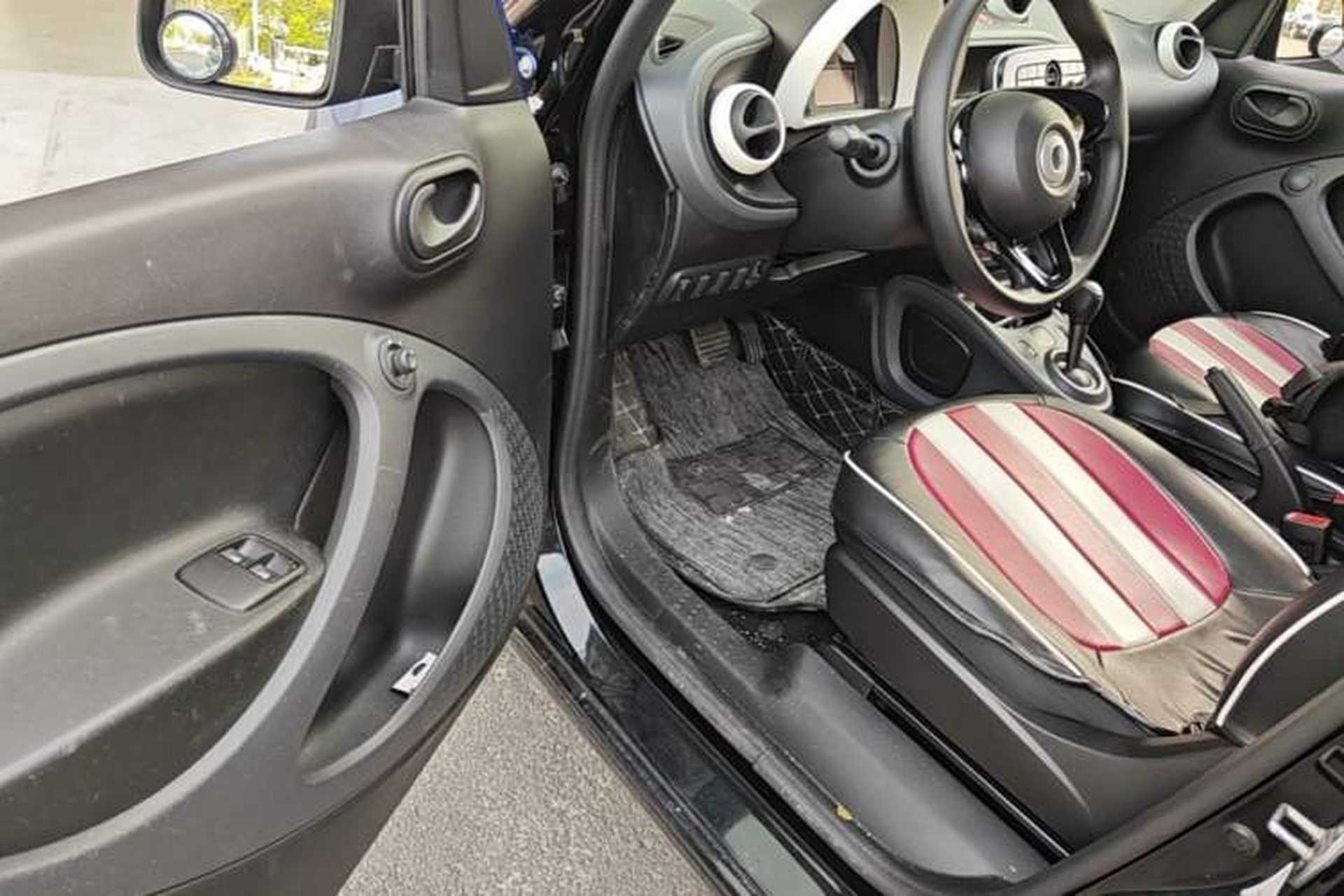 Used smart forfour 2018 1.0L 52 kW Dynamic Edition Driver Seat