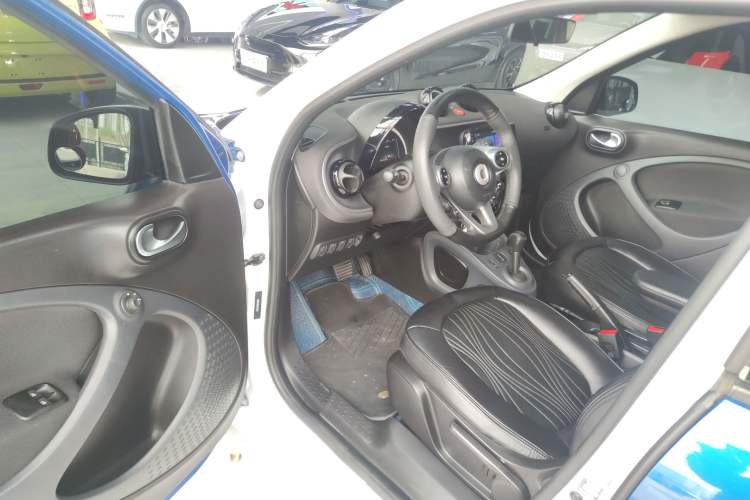 Used smart forfour 2018 1.0L 52kW Passion Edition Driver Seat