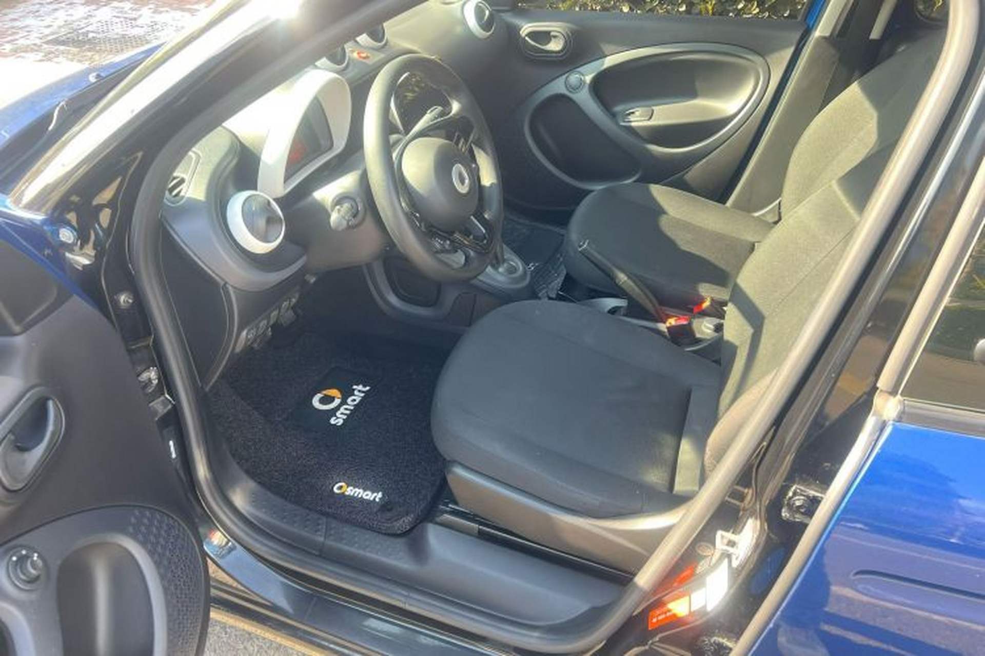 Used smart forfour 2018 1.0L 52 kW Dynamic Edition Driver Seat