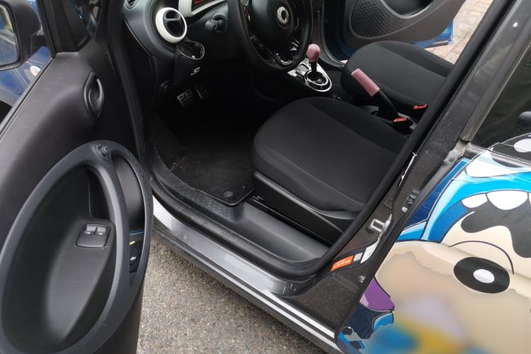 Used smart forfour 2018 1.0L 52 kW Dynamic Edition Driver Seat
