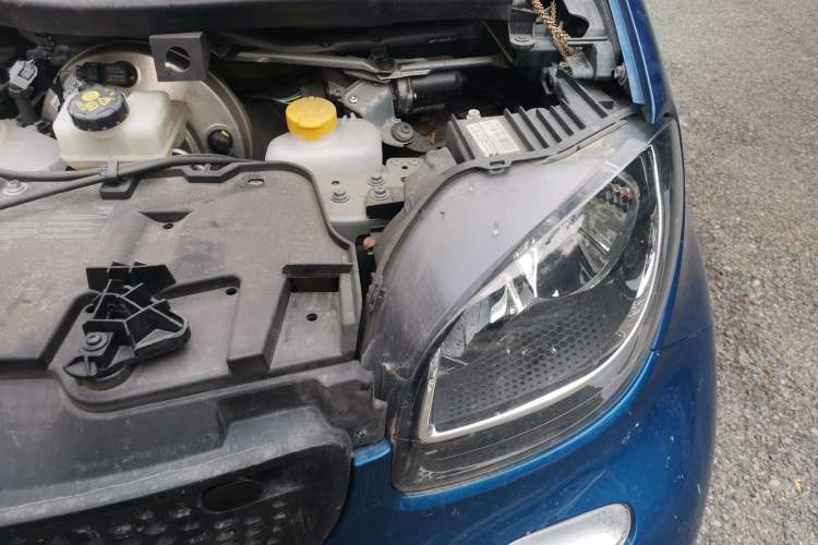 Used smart forfour 2018 1.0L 52 kW Dynamic Edition Engine Bay Left