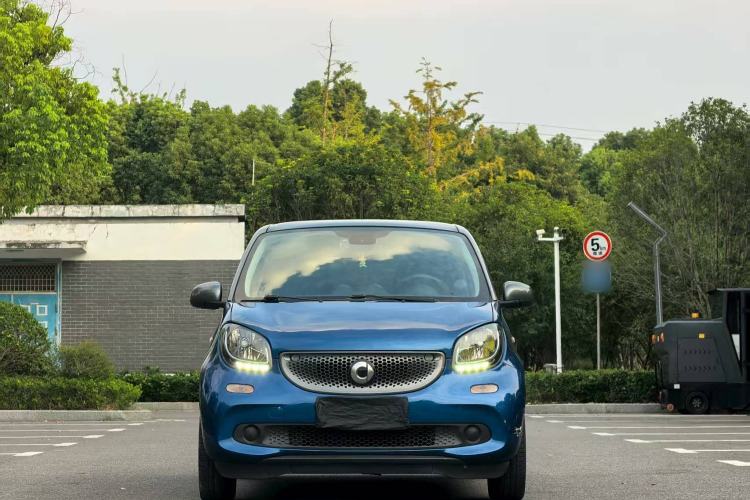 Used smart forfour 2018 0.9T 66 kW Pioneer Edition Exterior 1