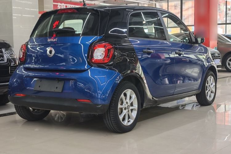 Used smart forfour 2018 1.0L 52 kW Dynamic Edition Exterior 1