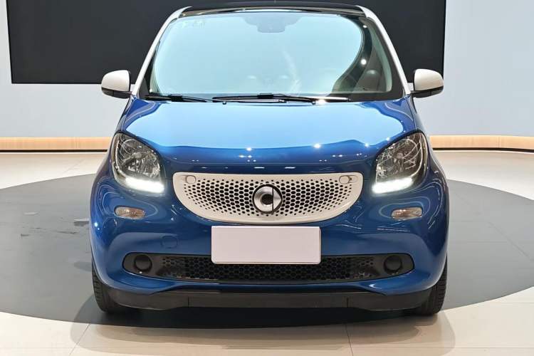 Used smart forfour 2018 0.9T 66 kW Pioneer Edition Exterior 1
