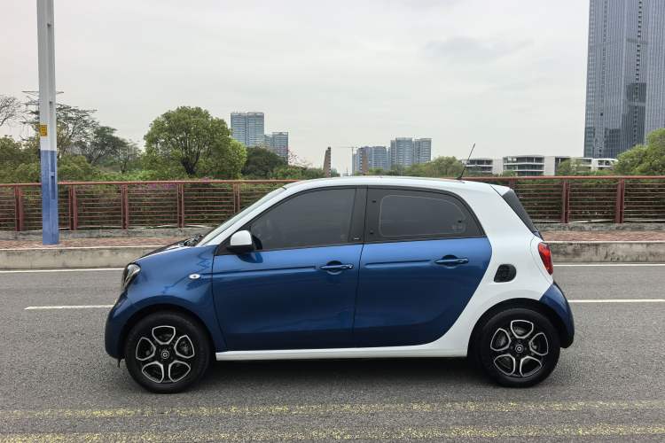 Used smart forfour 2018 0.9T 66 kW Pioneer Edition Exterior 11