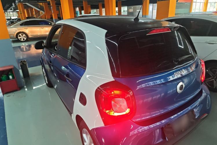 Used smart forfour 2018 1.0L 52 kW Dynamic Edition Exterior 2