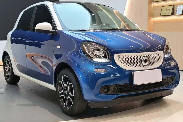 Used smart forfour 2018 0.9T 66 kW Pioneer Edition Exterior 2