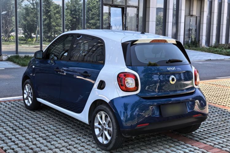 Used smart forfour 2018 1.0L 52 kW Dynamic Edition Exterior 3
