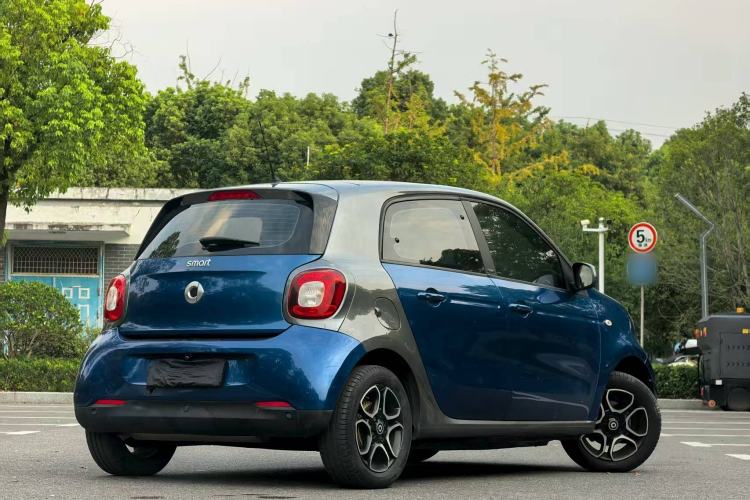Used smart forfour 2018 0.9T 66 kW Pioneer Edition Exterior 3
