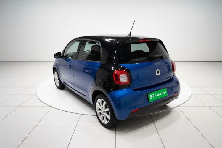 Used smart forfour 2018 1.0L 52 kW Dynamic Edition Exterior 3