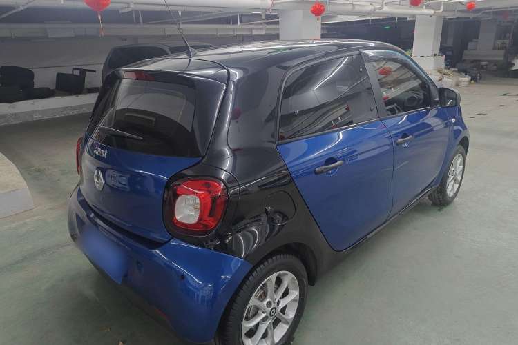 Used smart forfour 2018 1.0L 52 kW Dynamic Edition Exterior 3