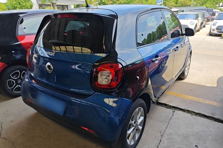 Used smart forfour 2018 1.0L 52 kW Dynamic Edition Exterior 3