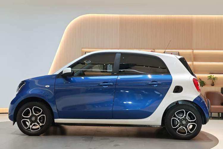 Used smart forfour 2018 0.9T 66 kW Pioneer Edition Exterior 3