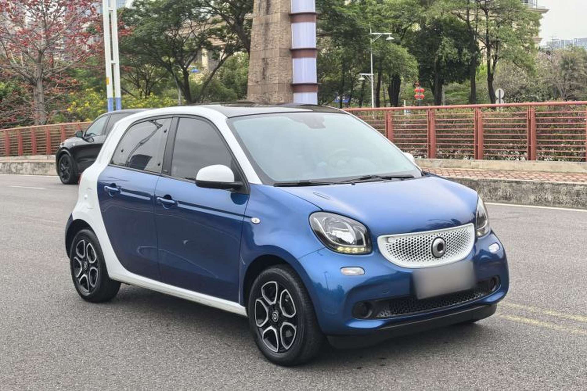 Used smart forfour 2018 0.9T 66 kW Pioneer Edition Exterior 4