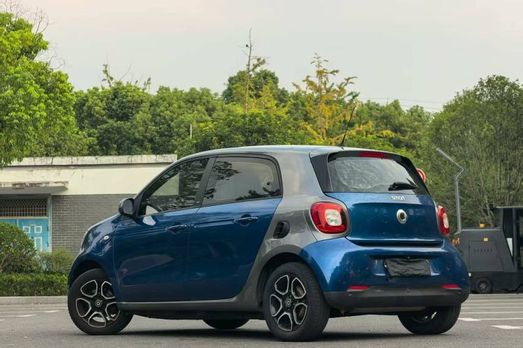 Used smart forfour 2018 0.9T 66 kW Pioneer Edition Exterior 4