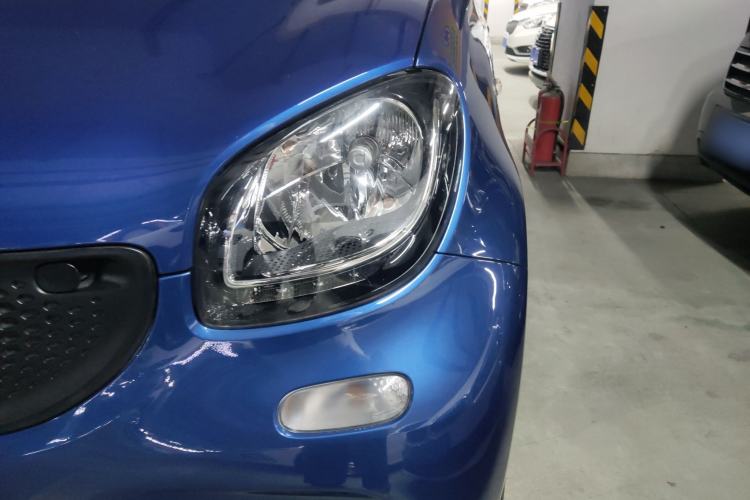 Used smart forfour 2018 1.0L 52 kW Dynamic Edition Exterior 4