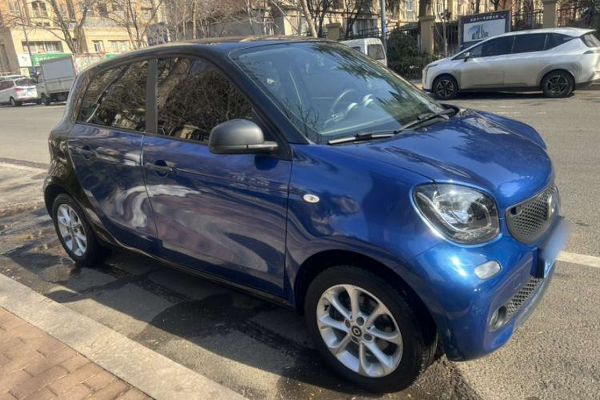 Used smart forfour 2018 1.0L 52 kW Dynamic Edition Exterior 4