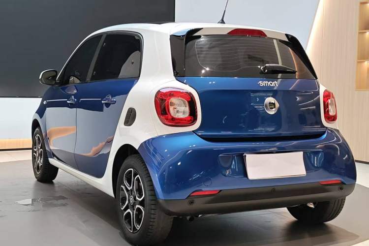 Used smart forfour 2018 0.9T 66 kW Pioneer Edition Exterior 4