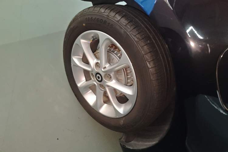 Used smart forfour 2018 1.0L 52 kW Dynamic Edition Exterior 5