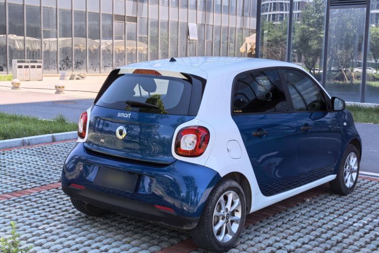 Used smart forfour 2018 1.0L 52 kW Dynamic Edition Exterior 5