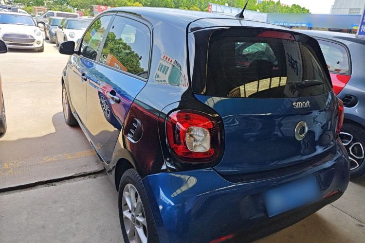 Used smart forfour 2018 1.0L 52 kW Dynamic Edition Exterior 5