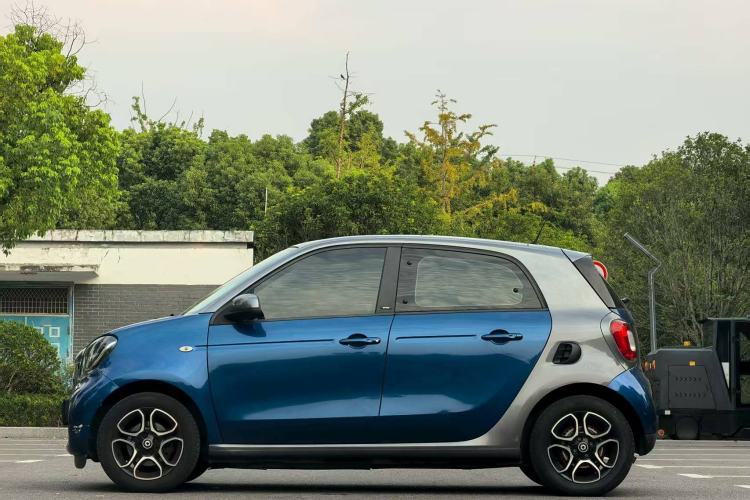 Used smart forfour 2018 0.9T 66 kW Pioneer Edition Exterior 6