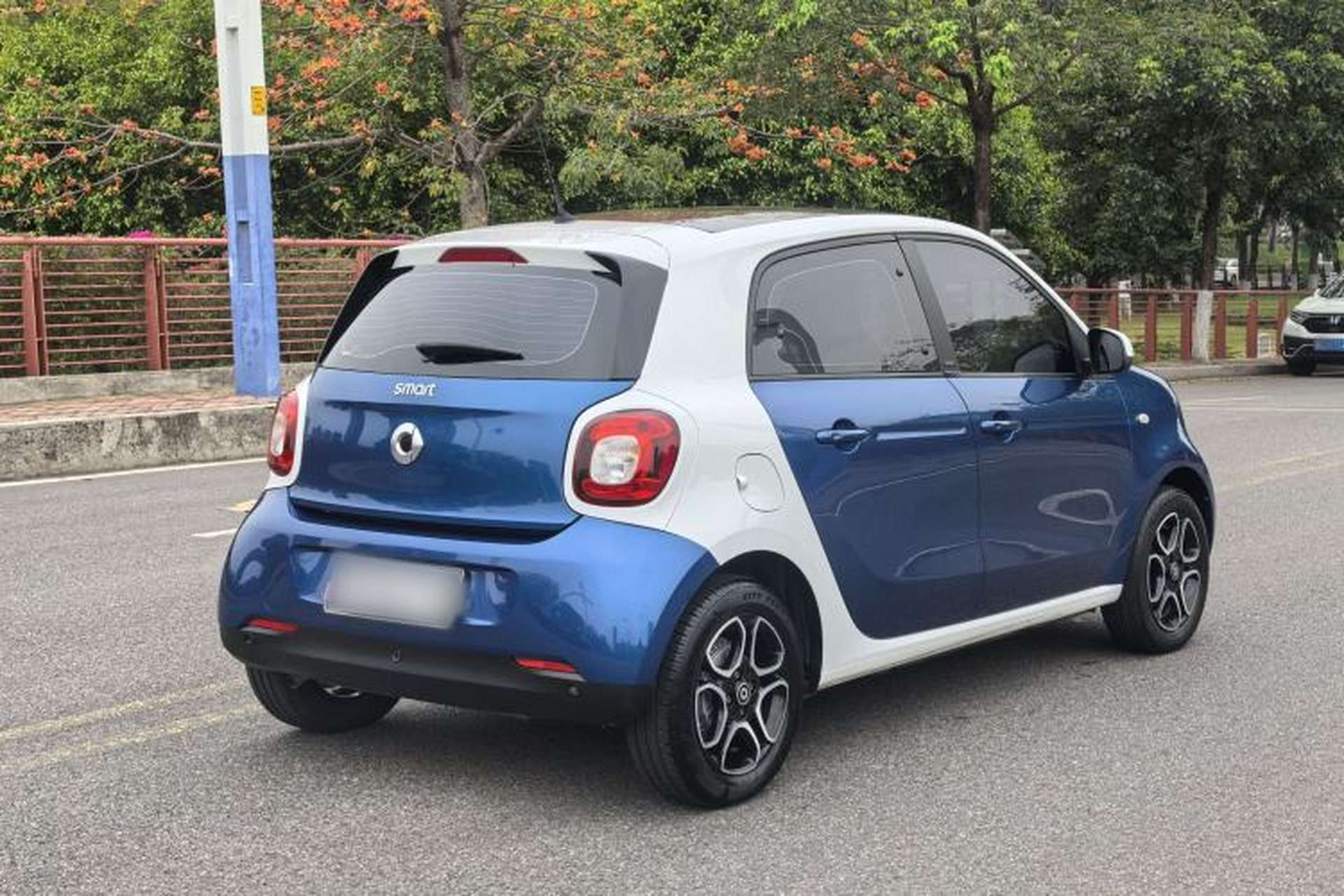 Used smart forfour 2018 0.9T 66 kW Pioneer Edition Exterior 9
