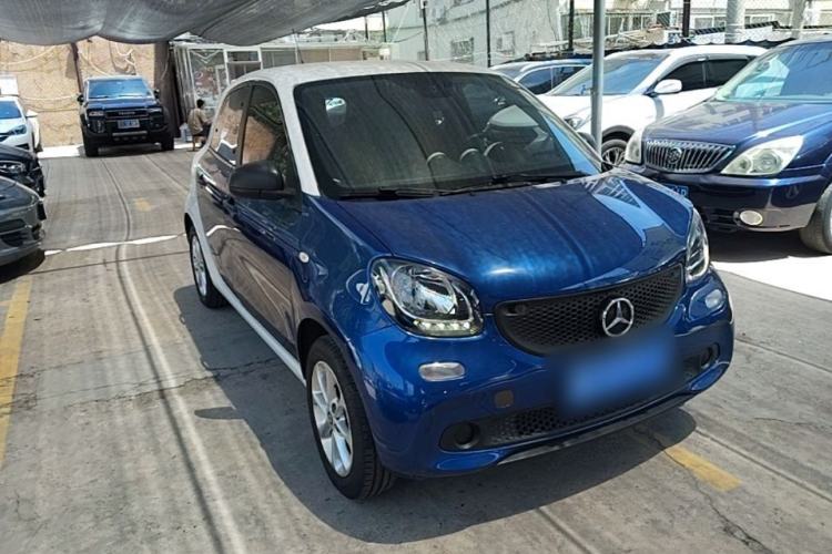 Used smart forfour 2018 1.0L 52 kW Dynamic Edition Front Right 45 Deg