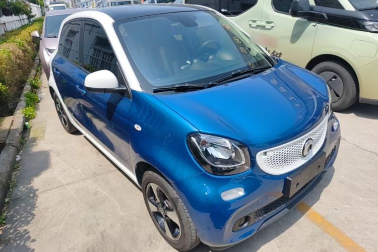 Used smart forfour 2018 1.0L 52kW Passion Edition Front Right 45 Deg