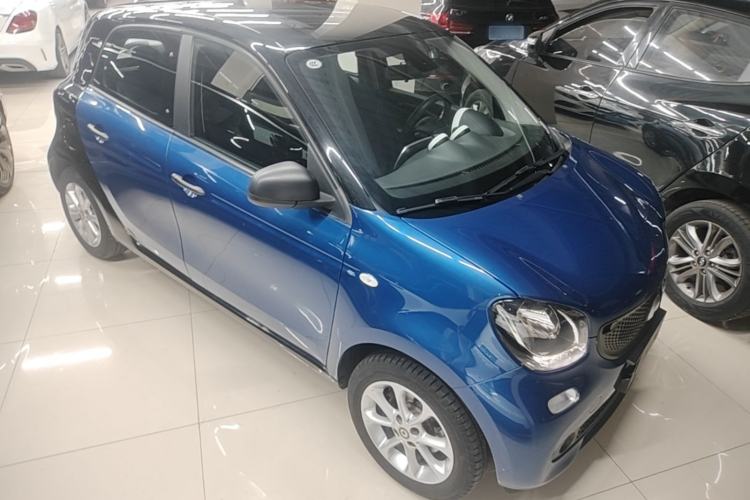 Used smart forfour 2018 1.0L 52 kW Dynamic Edition Front Right 45 Deg