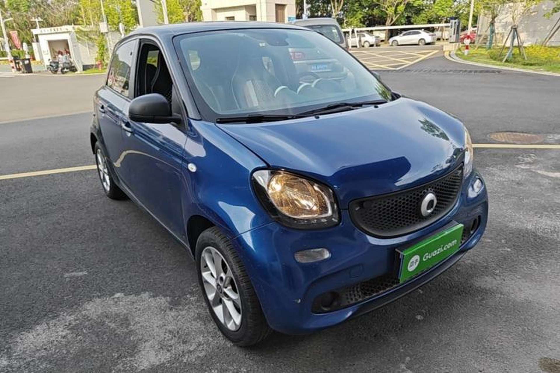 Used smart forfour 2018 1.0L 52 kW Dynamic Edition Front Right 45 Deg